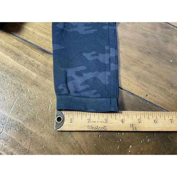 Spanx Leggings Black Camo Cropped Look at Me Now Seamless Leggings Size Medium - Picture 7 of 8